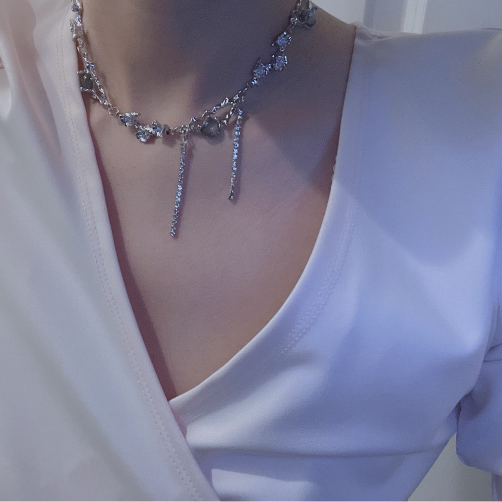 Y2K Abstract Necklace with Crystal Details - Picture 4 of 4